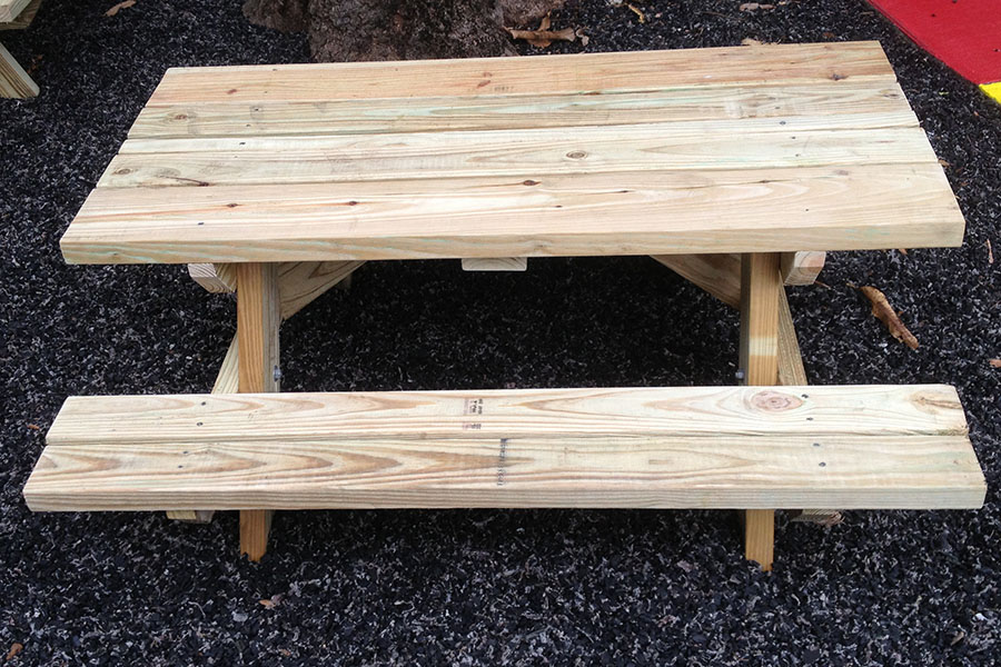 How to build a children’s picnic table