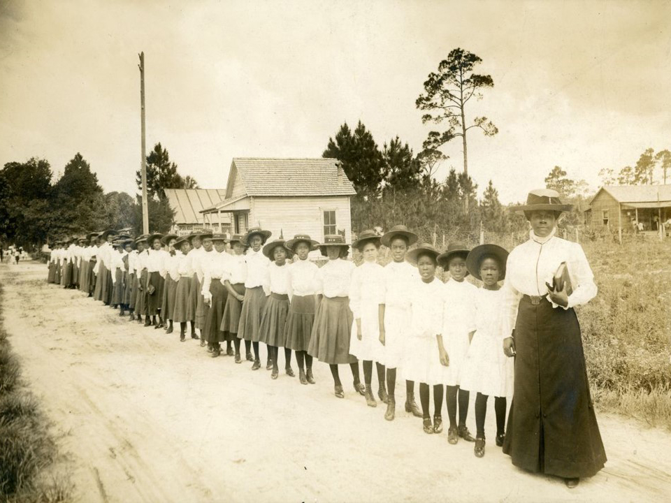MMB-with-students-1905-Florida-Memory-Museum-Educator