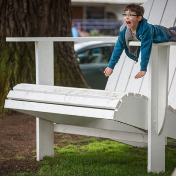 redwood-city-giant-chairs-and-mobile-recreation-4.