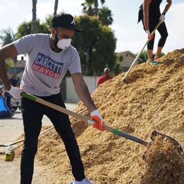 volunteerism-healing-hero-mobile.