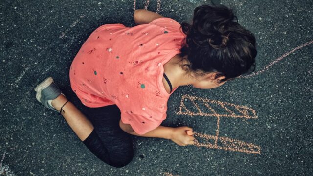 girl-draws-on-philadelphia-asphalt